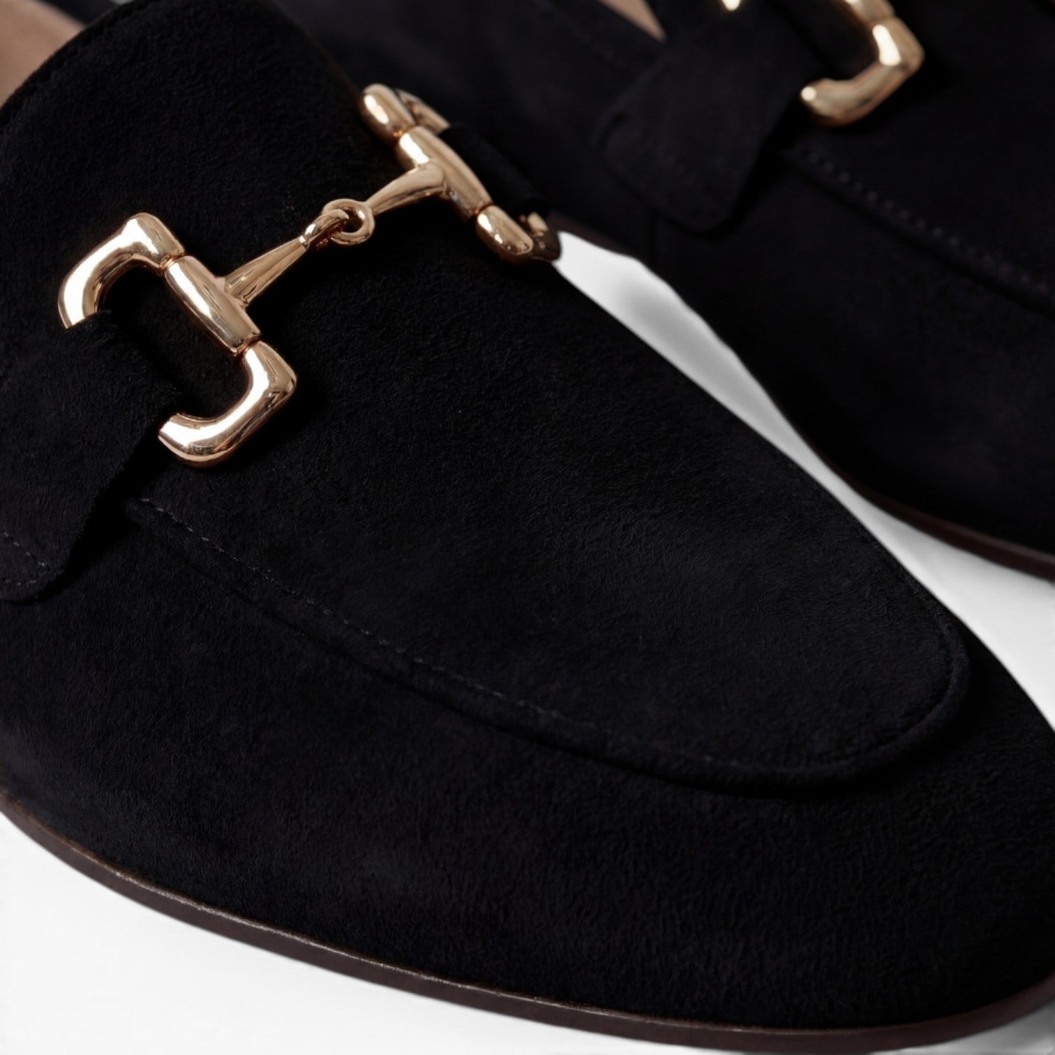 Herren Wildleder Slipper – Elegante Ketten-Detail Klassischer Stil für Alltag und Business