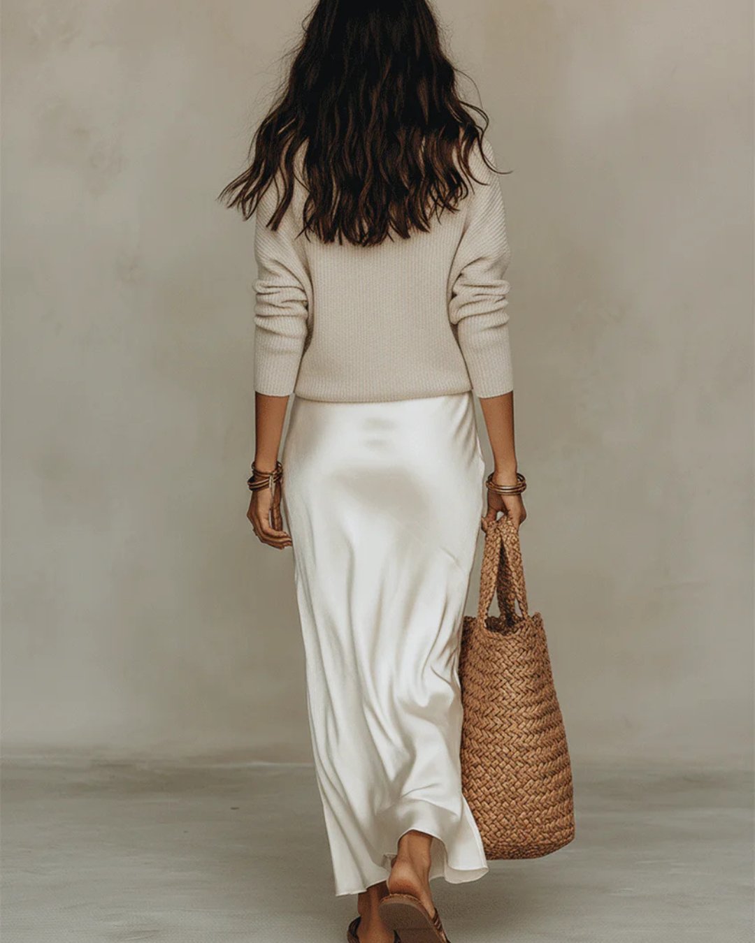 Damen Zweiteiler aus Satinkleid und Strickpullover