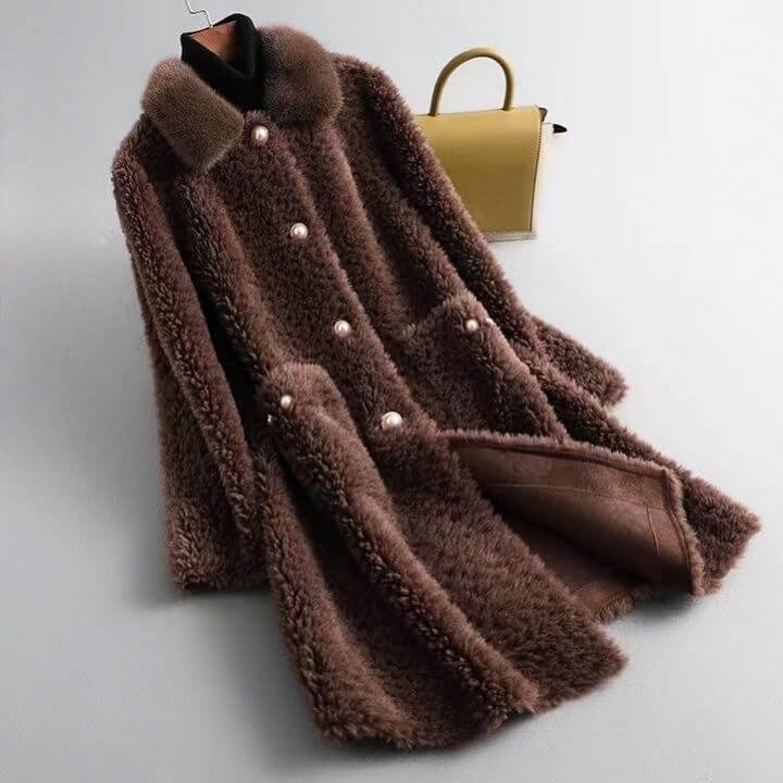 Damen Eleganter Fellmantel mit Perlenknöpfen