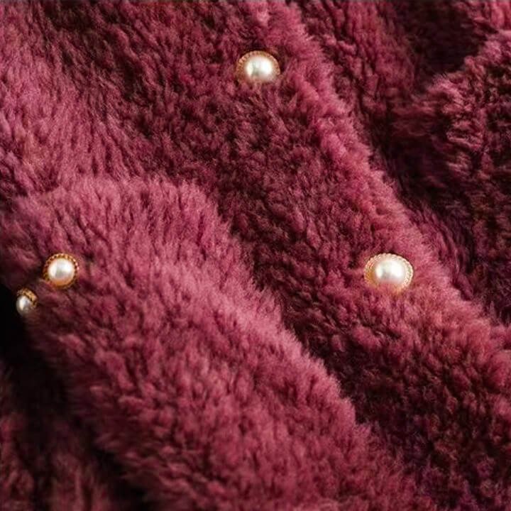 Damen Eleganter Fellmantel mit Perlenknöpfen