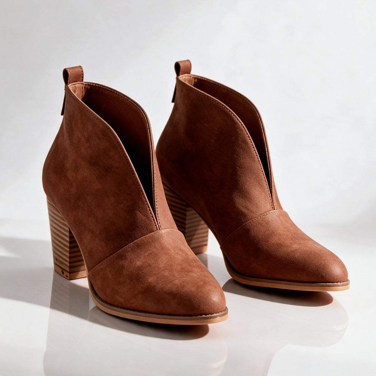 Damen Stiefeletten mit V-Schnitt und Blockabsatz