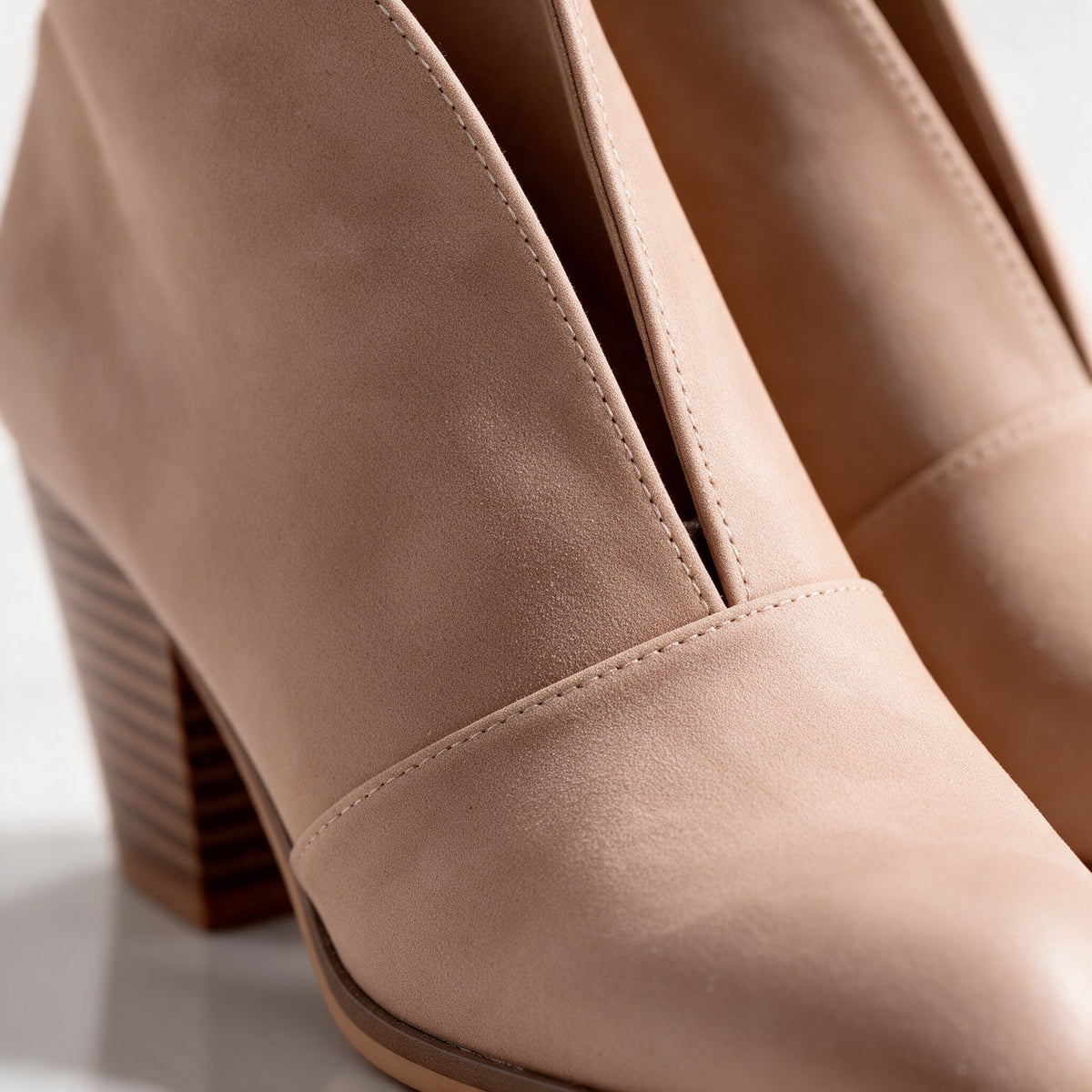 Damen Stiefeletten mit V-Schnitt und Blockabsatz